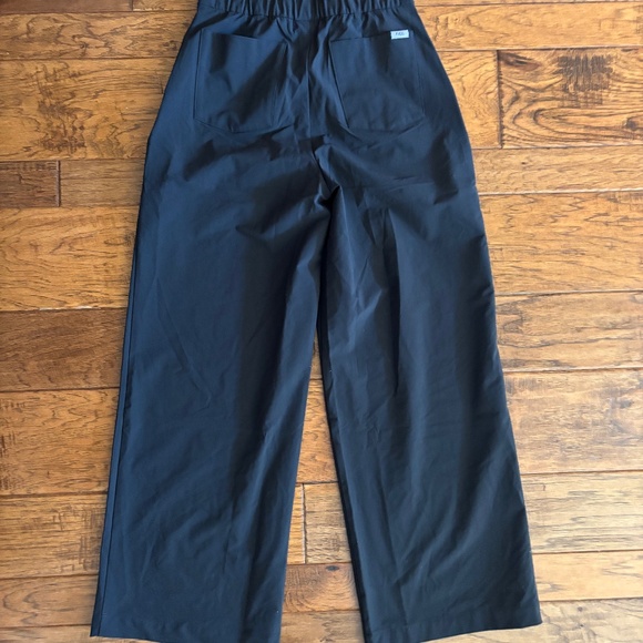 Figs Women's High-Waisted Wide Leg Pants - Black - Picture 5 of 8